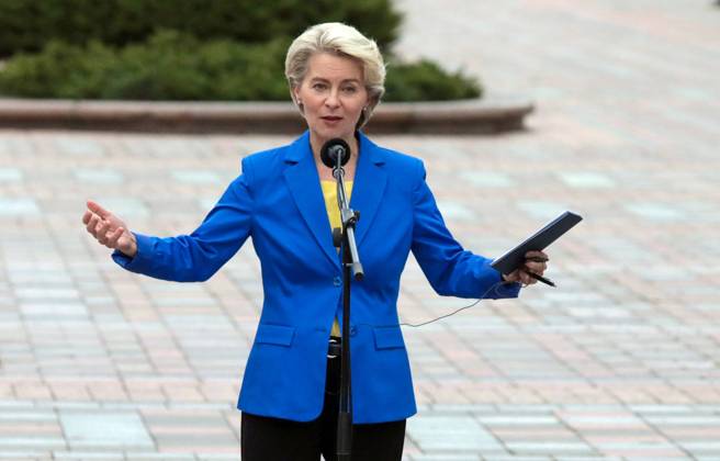Ukraine-Krieg, Jahrestag der Invasion, Persönlichkeiten besuchen die Ukraine, Archivbilder Meeting of Volodymyr Zelenskyy and Ursula von der Leyen in Kyiv KYIV, UKRAINE - SEPTEMBER 15, 2022 - President of the European Commission Ursula von der Leyen faces the press during her meeting with President of Ukraine Volodymyr Zelenskyy, Kyiv, capital of Ukraine. NO USE RUSSIA. NO USE BELARUS. Kyiv Ukraine Copyright: xHennadiixMinchenkox originalFilename: ukrinform-meetingo220915_np3lU