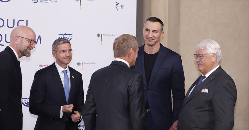Germany: M100 Media Award to the Ukrainian people Brandenburg: M100 Media Award to the Ukrainian people – Dr. Wladimir Klitschko accepts the award on his behalf in Potsdam The photo shows of the Orangery in Sanssouci Park in Potsdam. Potsdam Brandenburg Germany Copyright: SimonexKuhlmey