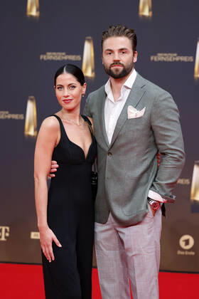 Schauspielerin Valea Katharina Scalabrino und Schauspieler Benjamin Heinrich bei der Deutsche Fernsehpreis 2022 - Die TV-Highlights des Jahres in den MMC-Studios in Ossendorf. Köln, 14.09.2022 NRW Deutschland Copyright: xChristophxHardtx