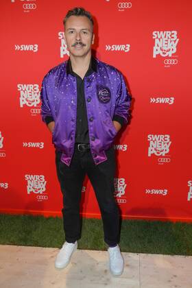 Der Green Carpet bei der Aufzeichnung der Musiksendung SWR3 New Pop. Purple Disco Maschine (Tino Piontek) - SWR3 New Pop - Das Special Der Green Carpet bei der Aufzeichnung der Musiksendung SWR3 New Pop. Baden Baden, Festspielhaus, 15.09.2022