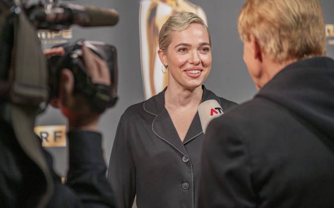 20220916 Kurier Romy-Branchenfest 2022 WIEN, OESTERREICH - 16. SEPTEMBER: Schauspielerin Verena Altenberger bei Ihrer Ankunft am roten Teppich vor dem Kurier Romy-Brachenfest 2022, bei dem im Rahmen einer festlichen Verleihung, die kreativen Talente hinter der Kamera in 15 Kategorien Nomnierten, geehrt werden am 16. September 2022 im Gartenbaukino in Wien, Oesterreich. 220916_SEPA_17_012 Copyright: xIsabellexOuvrardx SEPAxMedia