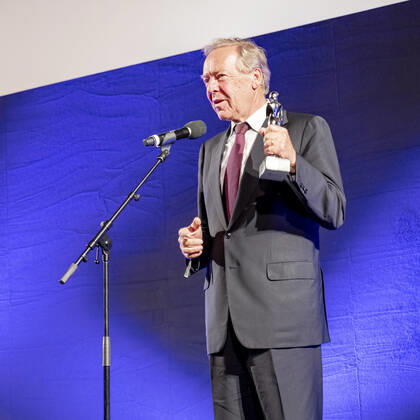 20220916 Kurier Romy-Branchenfest 2022 WIEN, OESTERREICH - 16. SEPTEMBER: Produzent Herbert Kloiber, Preistraeger der Platin Romy 2022 fuer sein Lebenswerk bei dem Kurier Romy-Brachenfest 2022, bei dem im Rahmen einer festlichen Verleihung, die kreativen Talente hinter der Kamera in 15 Kategorien Nomnierten, geehrt werden am 16. September 2022 im Gartenbaukino in Wien, Oesterreich. 220916_SEPA_17_028 Copyright: xIsabellexOuvrardx SEPAxMedia