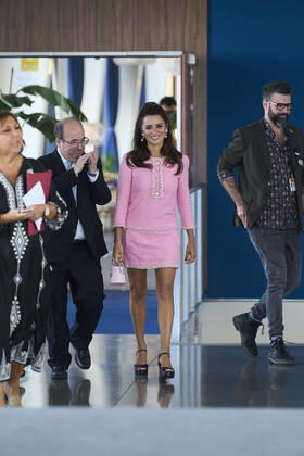 September 17, 2022, Madrid, Madrid, Spain: Penelope Cruz receives National Cinematrogy Award during 70th San Sebastian International Film Festival at Victoria Eugenia Theatre on September 17, 2022 in Donostia San Sebastian, Spain Madrid Spain - ZUMAg15_ 20220917_zaf_g15_069 Copyright: xJackxAbuinx
