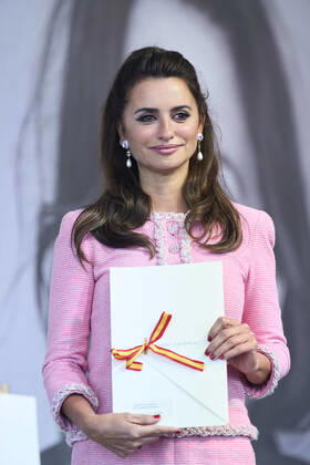 September 17, 2022, Madrid, Madrid, Spain: Penelope Cruz receives National Cinematrogy Award during 70th San Sebastian International Film Festival at Victoria Eugenia Theatre on September 17, 2022 in Donostia San Sebastian, Spain Madrid Spain - ZUMAg15_ 20220917_zaf_g15_099 Copyright: xJackxAbuinx