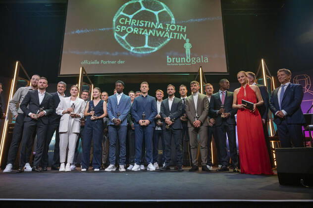 20220919 26. Bruno-Gala WIEN, OESTERREICH - 19. SEPTEMBER: Gruppüenbild mit allen SiegerInnen nach der Preisverleihung anlaesslich des 26. Bruno Galas, Das Fest Der SpielerInnen, praesentiert von Kronen Zeitung im Globe Wien in der Marx-Halle am 19. September 2022 in Wien, Oesterreich. 220919_SEPA_17_029 Copyright: xIsabellexOuvrardx SEPAxMedia