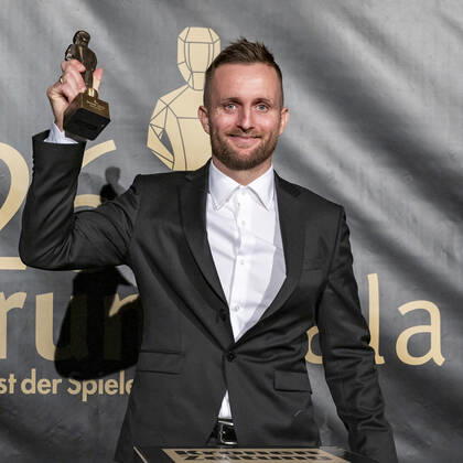 20220919 26. Bruno-Gala WIEN, OESTERREICH - 19. SEPTEMBER: SK Sturm Graz Spielerin Annabel Schasching Preistraegerin der Bruno-Award in der Kategorie Spielerin der Saison praesentiert von easystaff waehrend der Preisverleihung anlaesslich des 26. Bruno Galas, Das Fest Der SpielerInnen, praesentiert von Kronen Zeitung im Globe Wien in der Marx-Halle am 19. September 2022 in Wien, Oesterreich. 220919_SEPA_17_004 Copyright: xIsabellexOuvrardx SEPAxMedia