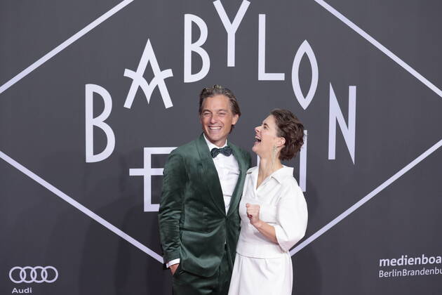 Entertainment Themen der Woche KW38 Entertainment Bilder des Tages Volker Bruch, Liv Lisa Fries, Deutschland, Berlin, Weltpremiere der neuen Staffel der national wie international gefeierten TV-Serie BABYLON BERLIN, am 20. September 2022 im Delphi-Filmpalast.