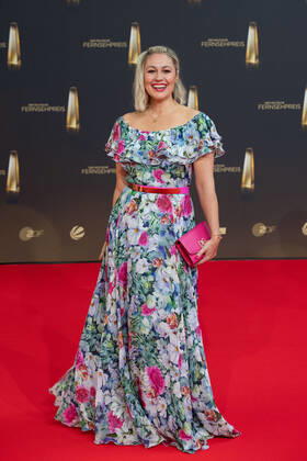Ruth MOSCHNER, Moderatorin, Roter Teppich, Red Carpet Show, Ankunft, arrival, Verleihung des Deutschen Fernsehpreises, Der Deutsche Fernsehpreis 2022, Deutscher Fernsehpreis 2022 in Koeln, am 14.09.2022.