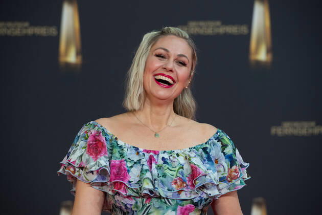 Ruth MOSCHNER, Moderatorin, Roter Teppich, Red Carpet Show, Ankunft, arrival, Verleihung des Deutschen Fernsehpreises, Der Deutsche Fernsehpreis 2022, Deutscher Fernsehpreis 2022 in Koeln, am 14.09.2022.