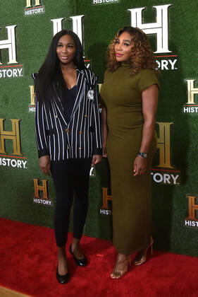 Entertainment Bilder des Tages WASHINGTON, DC - SEPTEMBER 24: Venus Williams and Serena Williams at HISTORYTalks 2022: Your Place in History at DAR Constitution Hall in Washington, DC on September 24, 2022. Copyright: xPatsyxLynchx