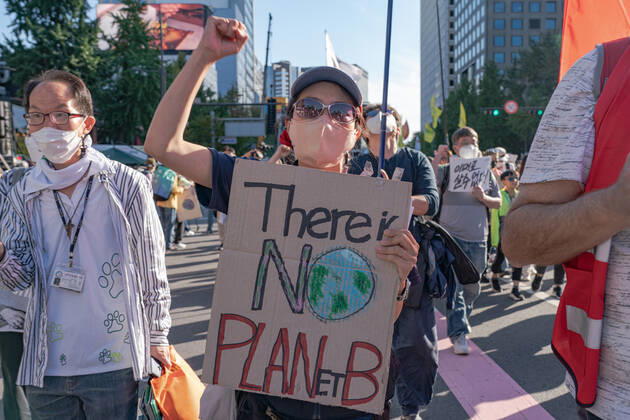 Climate Justice March In Seoul A protester holds a placard saying There is NO PLANet B at Climate Justice March around Gwanghwamun area on September 24, 2022 in Seoul, South Korea. The demonstration demanded the government to stop using Fossil Energy system and climate justice. About 10,000 people by The Police s estimate (35,000 people by The Organizer s estimate) gathered at the demonstration on the day. Seoul South Korea Copyright: xKichulxShinx originalFilename: shin-climatej220924_npqtQ