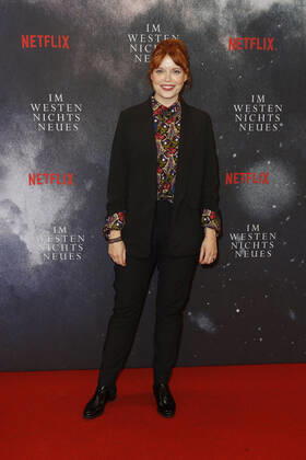Deutschlandpremiere Netflix von - Im Westen nichts Neues Sina Reiß auf dem roten Teppich bei der Deutschlandpremiere Netflix von - Im Westen nichts Neues - im Kino International in Berlin. Copyright: xEventpressxGolejewskix