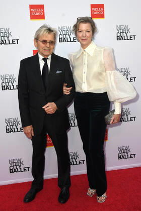 NEW YORK, NY- SEPTEMBER 28: Mikhail Baryshnikov and Lisa Rinehart at the 2022 NYC Ballet Fall Fashion Gala at the David H.Koch Theater in New York City on September 28, 2022. Copyright: xJohnxPalmerx