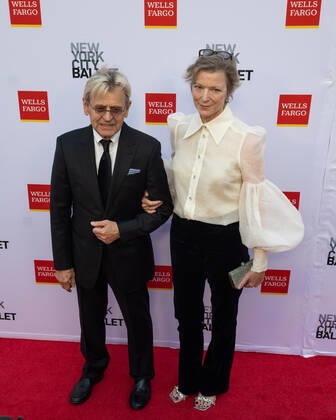 Mikhail Baryshnikov and Lisa Rinehart arrive on the red carpet at the New York City Ballet 2022 Fall Fashion Gala at the David H. Koch Theater in New York City on Wednesday, September 28th, 2022. 1 NYP20220928514 GabrielexHoltermann