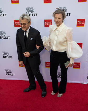 Mikhail Baryshnikov and Lisa Rinehart arrive on the red carpet at the New York City Ballet 2022 Fall Fashion Gala at the David H. Koch Theater in New York City on Wednesday, September 28th, 2022. 1 NYP20220928515 GabrielexHoltermann