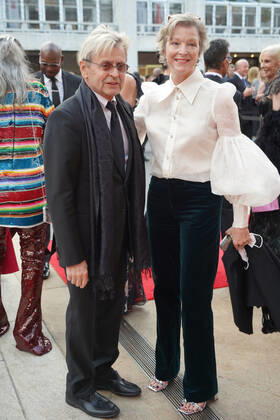 September 28, 2022, New York, NY, USA: MIKHAIL BARYSHNIKOV and LISA RINEHART attend the New York City Ballet 2022 Fall Fashion Gala,.The David H. Koch Theater, Lincoln Center,.NYC.September 28, 2022. New York USA - ZUMAms4_ 20220928_zaf_ms4_026 Copyright: xSoniaxMoskowitzxGordonx