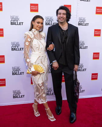 Katie Sakys and Juan Pablo Guaracao arrive on the red carpet at the New York City Ballet 2022 Fall Fashion Gala at the David H. Koch Theater in New York City on Wednesday, September 28, 2022. 1 NYP20220928547 GabrielexHoltermann