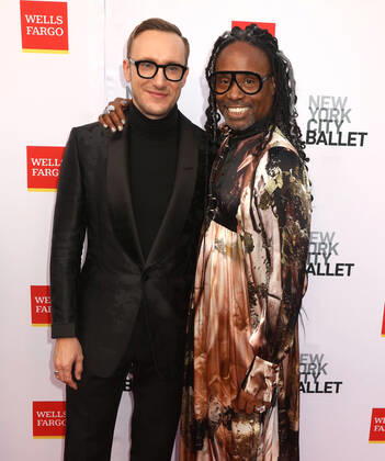 September 28, 2022, New York City, New York, USA: BILLY PORTER and husband ADAM SMITH attend the New York City Ballet 2022 Fall Fashion Gala held at the David H. Koch Theater at Lincoln Center. New York City USA - ZUMAk03_ 20220928_zaf_k03_045 Copyright: xNancyxKaszermanx