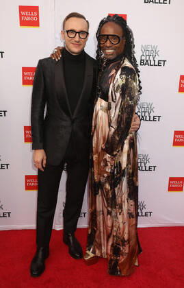 September 28, 2022, New York City, New York, USA: BILLY PORTER and husband ADAM SMITH attend the New York City Ballet 2022 Fall Fashion Gala held at the David H. Koch Theater at Lincoln Center. New York City USA - ZUMAk03_ 20220928_zaf_k03_044 Copyright: xNancyxKaszermanx