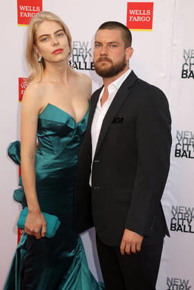September 28, 2022, New York City, New York, USA: Actress VERA BULDER and her husband actor JAKE WEARY attend the New York City Ballet 2022 Fall Fashion Gala held at the David H. Koch Theater at Lincoln Center. New York City USA - ZUMAk03_ 20220928_zaf_k03_057 Copyright: xNancyxKaszermanx