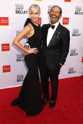September 28, 2022, New York City, New York, USA: HILARY GUMBEL and BRYANT GUMBEL attend the New York City Ballet 2022 Fall Fashion Gala held at the David H. Koch Theater at Lincoln Center. New York City USA - ZUMAk03_ 20220928_zaf_k03_063 Copyright: xNancyxKaszermanx