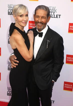 September 28, 2022, New York City, New York, USA: HILARY GUMBEL and BRYANT GUMBEL attend the New York City Ballet 2022 Fall Fashion Gala held at the David H. Koch Theater at Lincoln Center. New York City USA - ZUMAk03_ 20220928_zaf_k03_066 Copyright: xNancyxKaszermanx