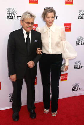 September 28, 2022, New York City, New York, USA: MIKHAIL BARYSHNIKOV and LISA RINEHART attend the New York City Ballet 2022 Fall Fashion Gala held at the David H. Koch Theater at Lincoln Center. New York City USA - ZUMAk03_ 20220928_zaf_k03_077 Copyright: xNancyxKaszermanx