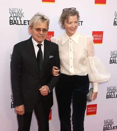 September 28, 2022, New York City, New York, USA: MIKHAIL BARYSHNIKOV and LISA RINEHART attend the New York City Ballet 2022 Fall Fashion Gala held at the David H. Koch Theater at Lincoln Center. New York City USA - ZUMAk03_ 20220928_zaf_k03_078 Copyright: xNancyxKaszermanx