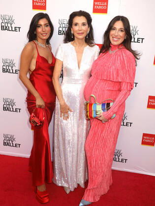 September 28, 2022, New York City, New York, USA: ALESSIA FENDI, FE FENDI and PAOLA FENDI attend the New York City Ballet 2022 Fall Fashion Gala held at the David H. Koch Theater at Lincoln Center. New York City USA - ZUMAk03_ 20220928_zaf_k03_082 Copyright: xNancyxKaszermanx
