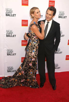 September 28, 2022, New York City, New York, USA: Actress CLAIRE DANES and HUGH DANCY attend the New York City Ballet 2022 Fall Fashion Gala held at the David H. Koch Theater at Lincoln Center. New York City USA - ZUMAk03_ 20220928_zaf_k03_097 Copyright: xNancyxKaszermanx