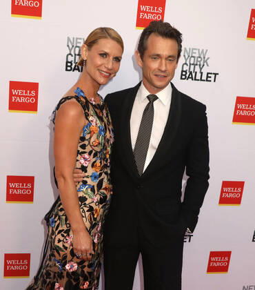 September 28, 2022, New York City, New York, USA: Actress CLAIRE DANES and HUGH DANCY attend the New York City Ballet 2022 Fall Fashion Gala held at the David H. Koch Theater at Lincoln Center. New York City USA - ZUMAk03_ 20220928_zaf_k03_100 Copyright: xNancyxKaszermanx