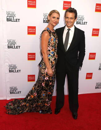 September 28, 2022, New York City, New York, USA: Actress CLAIRE DANES and HUGH DANCY attend the New York City Ballet 2022 Fall Fashion Gala held at the David H. Koch Theater at Lincoln Center. New York City USA - ZUMAk03_ 20220928_zaf_k03_101 Copyright: xNancyxKaszermanx