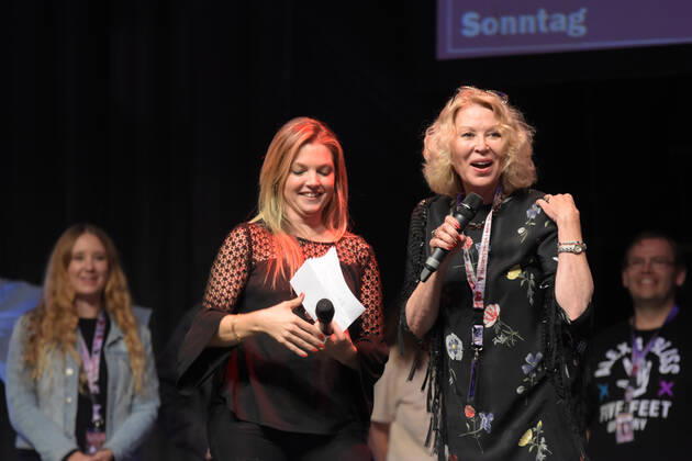 Bonn Bonn, Germany. 20th Oct 2017. Leslie Easterbrook (* 1949), US actress, entering the stage at the opening ceremony of FearCon, a horror fan convention taking place in the Maritim Hotel Bonn between October 20-22nd, 2017. Copyright: xZoonar.com MarkusxWissmannx zoonar_12810776