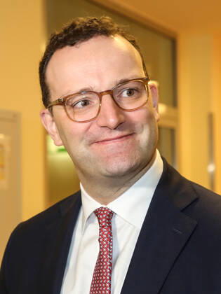Bundesgesundheitsminister Jens Spahn CDU zu Besuch in der Universitätsklinik Magdeburg am 06.12.2019 Bundesgesundheitsminister Jens Spahn zu Besuch in der Universitätsklinik Magdeburg am 06.12.2019 - Federal Minister of Health Jens Spahn CDU visits the Magdeburg University Clinic on December 6th, 2019 Copyright: xZoonar.com AxelxKammererx zoonar_14741300