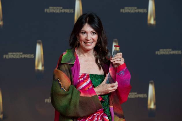 Iris BERBEN, Schauspielerin, erhaelt den Deutschen Fernsehpreis fuer ihr Lebenswerk Verleihung des Deutschen Fernsehpreises, Der Deutsche Fernsehpreis 2022, Deutscher Fernsehpreis 2022 in Koeln, am 14.09.2022.