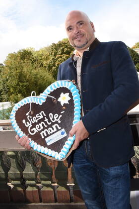 Werner Woerlen Gentleman-Preistreager Muenchen 30.09.2022 Oktoberfest Wiesn-Kaefer Schaenke-Gentleman des Jahres Ehrung Muenchen