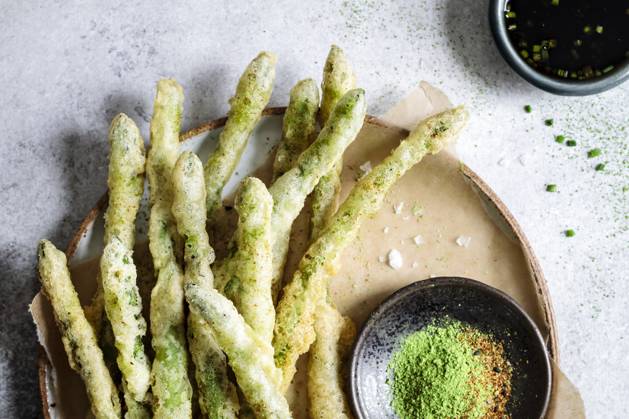 IMAGO Creative: Food, Spargel Gluten-Free Tempura Asparagus with Matcha Salt Gluten-Free Tempura Asparagus with Matcha Salt Copyright: xSarahxMenanixx SM280618-53