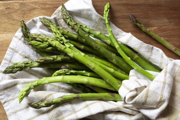 IMAGO Creative: Food, Spargel Fresh green asparagus. Copyright: xVickixValex VV251018-28