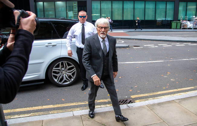 Bilder des Jahres 2022, Entertainment 10 Oktober Entertainment Themen der Woche KW40 News Bilder des Tages October 4, 2022, London, England, United Kingdom: Former Formula-1 boss BERNIE ECCLESTONE is seen arriving at Southwark Crown Court for trial over fraud charges. London United Kingdom - ZUMAs262 20221004_zip_s262_003 Copyright: xTayfunxSalcix