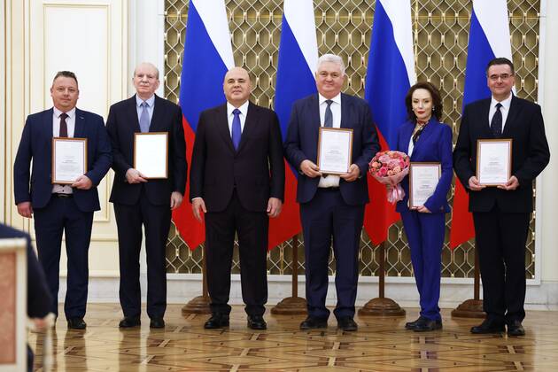 Russia Mishustin Education Award 8289173 04.10.2022 Russian Prime Minister Mikhail Mishustin, third left, poses for a photo with awardees during the Governmental Prize for education award ceremony in Moscow, Russia. Dmitry Astakhov Sputnik Moscow Russia  Copyright: xDmitryxAstakhovx