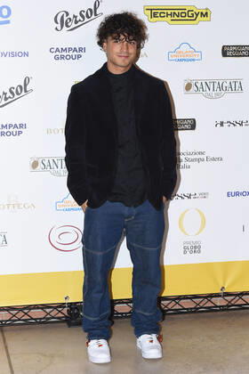 Globo d oro award at the auditorium parco della musica. Rome (Italy), 04 October 2022 Leo Gassmann on the red carpet of the Globo d oro award at the auditorium parco della musica. Rome (Italy), 04 October 2022 Imago-Images Emmefoto Copyright: xImago-Images Emmefotox