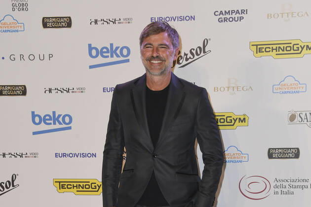 October 4, 2022, Rome, Italy: Beppe Convertini attends at the red carpet of the Globo d oro award 2022 at the Auditorium Parco Della Musica. Rome Italy - ZUMAs197 20221004_zaa_s197_402 Copyright: xCartellixMariox