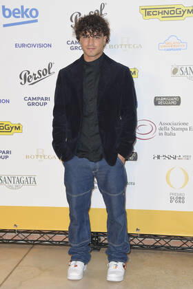 October 4, 2022, Rome, Italy: Leo Gassmann attends at the red carpet of the Globo d oro award 2022 at the Auditorium Parco Della Musica. Rome Italy - ZUMAs197 20221004_zaa_s197_423 Copyright: xCartellixMariox