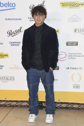 October 4, 2022, Rome, Italy: Leo Gassmann attends at the red carpet of the Globo d oro award 2022 at the Auditorium Parco Della Musica. Rome Italy - ZUMAs197 20221004_zaa_s197_427 Copyright: xCartellixMariox