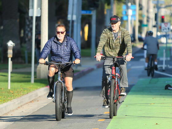 Bilder des Jahres 2022, Entertainment 10 Oktober Entertainment Themen der Woche KW40 Arnold Schwarzenegger Out On A Bike Ride Featuring: Arnold Schwarzenegger Where: Los Angeles, California, United States When: 04 Oct 2022 Credit: BauerGriffin INSTARimages.com Cover Images Copyright: xx 52038565 EDITORIAL USE ONLY. NOT FOR USE BY NEWSPAPERS BASED IN THE UK.