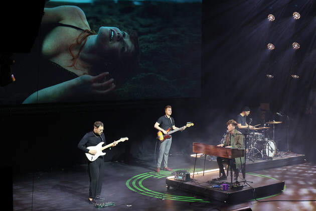 04.10.2022, Berlin - Deutschland. Preis für Popkultur, Event im Admiralspalast, es spielen byelian.