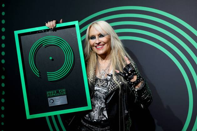 04.10.2022, Berlin - Deutschland. Preis für Popkultur, Event im Admiralspalast. Doro Pesch bekommt den Preis für ihr Lebenswerk.