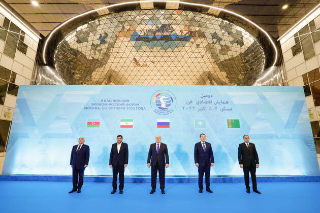 Bilder des Jahres 2022, News 10 Oktober News Themen der Woche KW40 News Bilder des Tages MOSCOW, RUSSIA - OCTOBER 6, 2022: Azerbaijan s Prime Minister Ali Asadov, Iran s First Vice President Mohammad Mokhber, Russia s Prime Minister Mikhail Mishustin, Kazakhstan s Prime Minister Alikhan Smailov and Turkmenistan s Deputy Prime Minister Hojamyrat Geldimyradow (L-R) pose for a photograph during the 2nd Caspian Economic Forum (CEF) at the Skolkovo Innovation Center. Dmitry Astakhov POOL TASS  TS1453DC