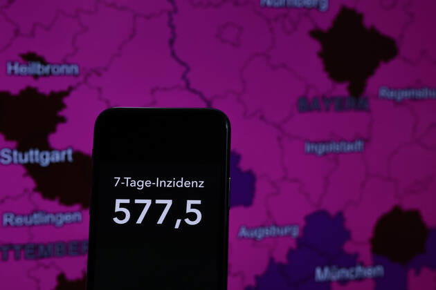 Coronavirus in Deutschland - Covid-19-Dashboard des Robert Koch-Institut 07.10.2022, Robert Koch-Institut: 7-Tage-Inzidenz 577,5. 7-Tage-Fallzahl 480.707. COVID-19-Fälle 33.826.367. Zugang um 174.112 gegenüber dem Vortag. COVID-19-Todesfälle 150.406. Zugang um 117 gegenüber dem Vortag.