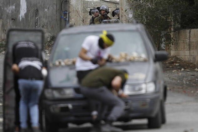 Bilder des Jahres 2022, News 10 Oktober News Themen der Woche KW40 News Bilder des Tages October 7, 2022, Nablus, West Bank, Palestine: Israeli soldiers seen shooting at the Palestinian protesters, during the demonstration against Israeli settlements in the village of Kafr Qaddoum near the West Bank city of Nablus. Nablus Palestine - ZUMAs197 20221007_zaa_s197_125 Copyright: xNasserxIshtayehx